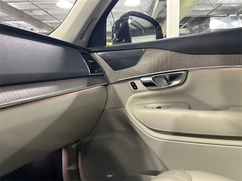 Certified 2023 Volvo XC90 B5 Plus w/ Protection Package Premier image 21