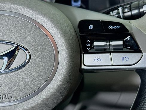 Used 2023 Hyundai Elantra SEL w/ Preferred Accessory Package FWD image 14