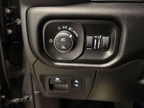 Used 2022 RAM 1500 Laramie AWD/4WD image 16