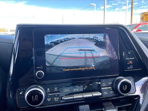 Used 2024 Toyota Highlander XLE image 20