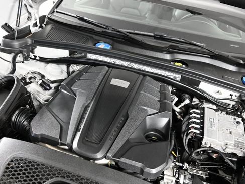 Used 2021 Porsche Macan Turbo w/ Premium Package Plus (PF0) image 16