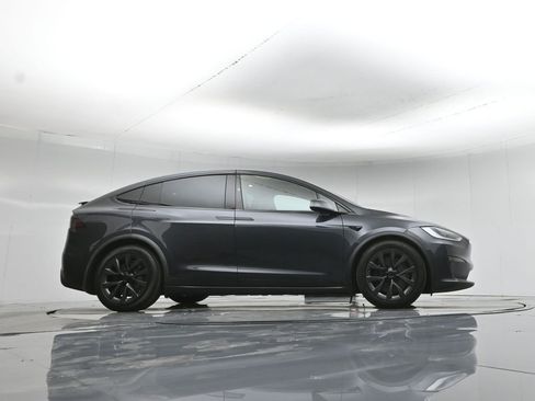 Used 2024 Tesla Model X image 43