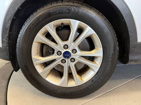 Used 2017 Ford Escape SE w/ SE Cold Weather Package AWD/4WD image 24
