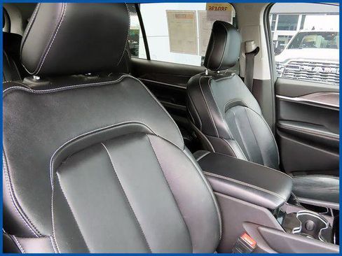 Used 2022 Jeep Grand Cherokee L Limited AWD/4WD image 9