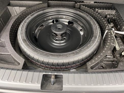 New 2024 Volkswagen Taos SE image 73