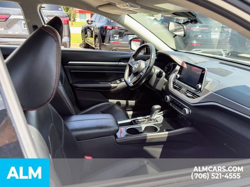 Used 2024 Nissan Altima 2.5 SR FWD image 17