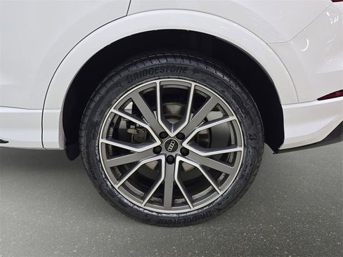 Certified 2025 Audi Q3 2.0T Premium Plus w/ Premium Plus Package image 35