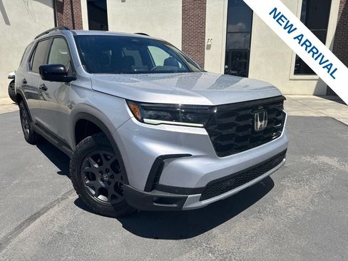 Used 2025 Honda Pilot TrailSport image 1