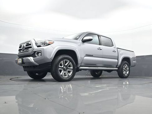 Used 2019 Toyota Tacoma Limited AWD/4WD image 21