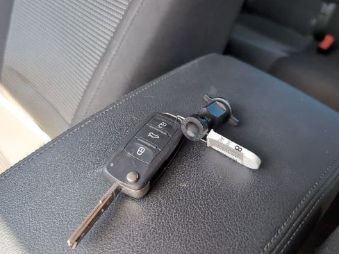 Used 2017 Volkswagen Passat 1.8T S image 26