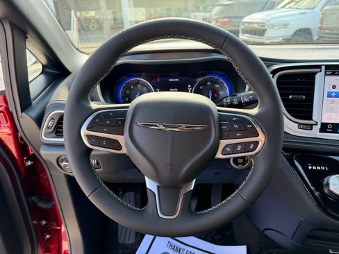 New 2026 Chrysler Pacifica Select FWD image 17