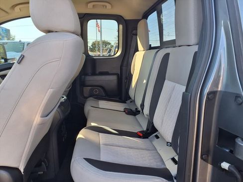 Used 2021 Nissan Titan SV w/ SV Convenience Package image 18