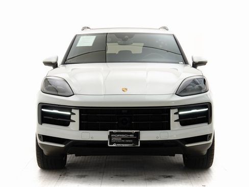 Used 2025 Porsche Cayenne image 31