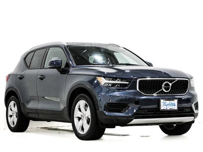 Used 2022 Volvo XC40 T5 Momentum