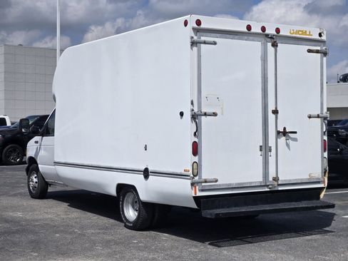 Used 2003 Ford E-350 and Econoline 350 Super Duty RWD image 6