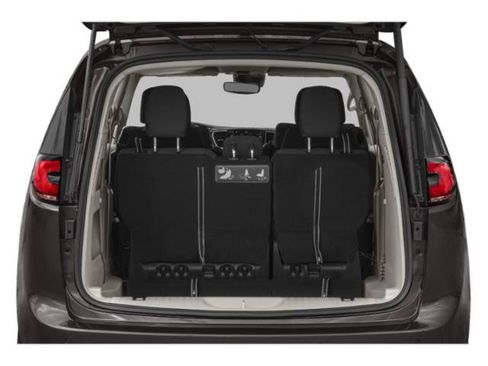 Used 2021 Chrysler Pacifica Touring-L FWD image 14