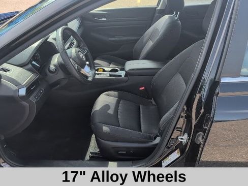 Used 2024 Nissan Altima 2.5 SV FWD image 10