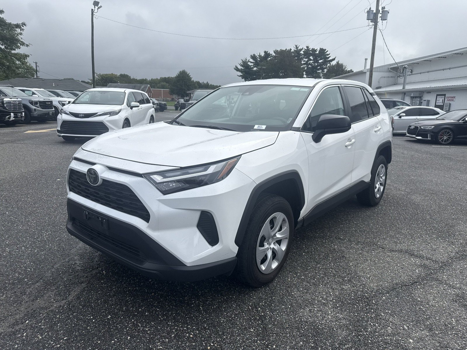 Used 2025 Toyota RAV4 LE AWD/4WD image 7