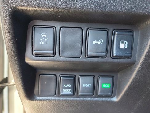 Used 2018 Nissan Rogue SV AWD/4WD image 15