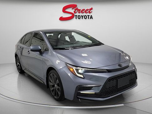 Certified 2025 Toyota Corolla SE FWD image 5