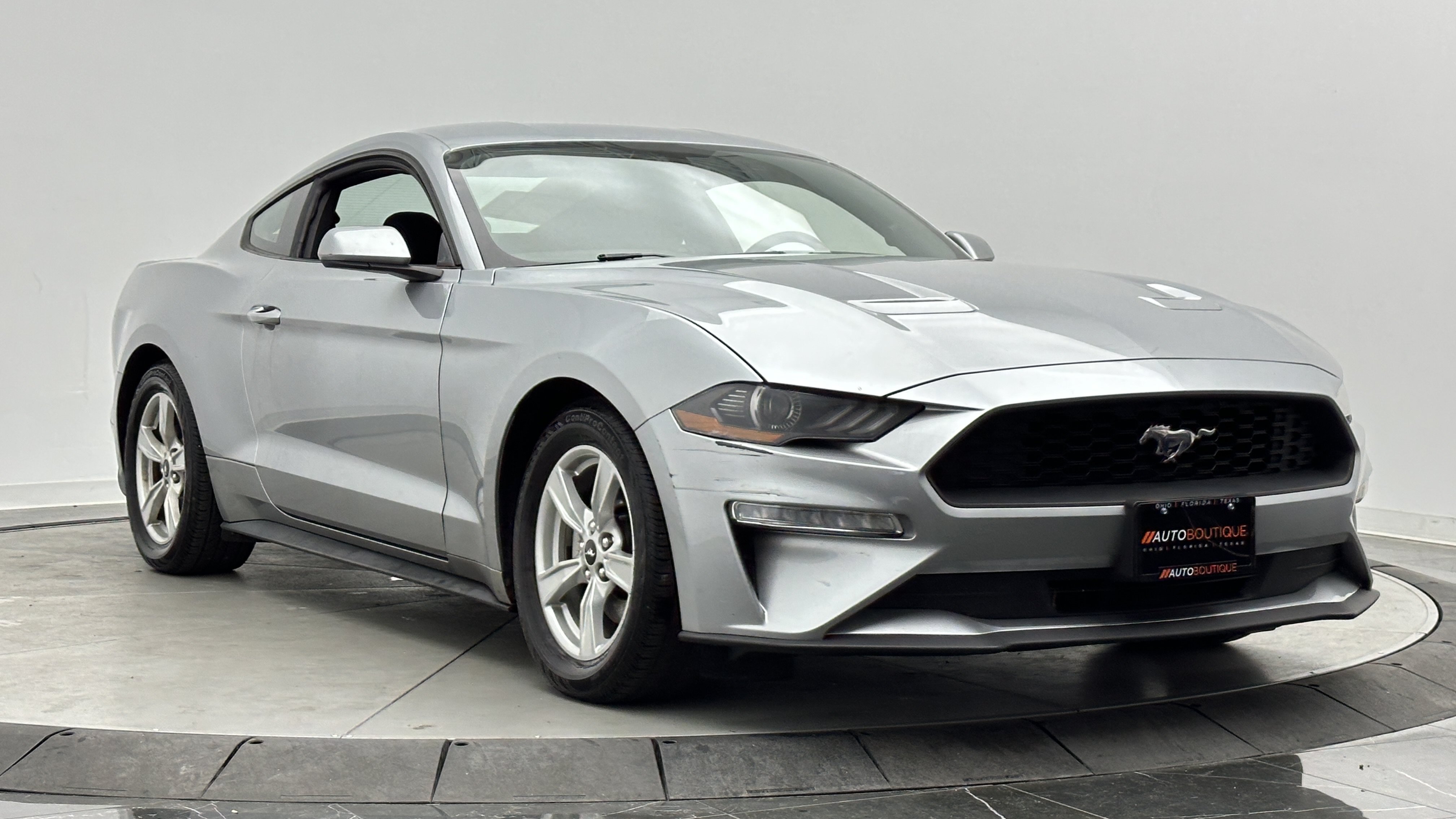 Used 2020 Ford Mustang Coupe RWD image 3