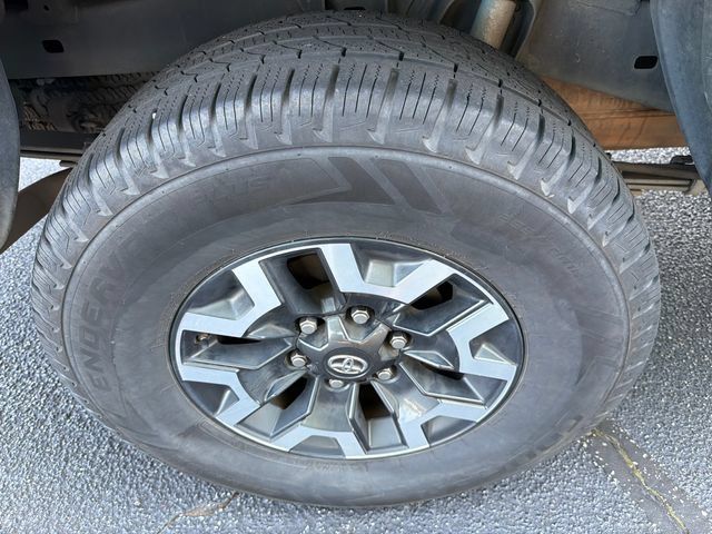 Used 2016 Toyota Tacoma TRD Off-Road w/ Premium & Technology Package RWD image 17