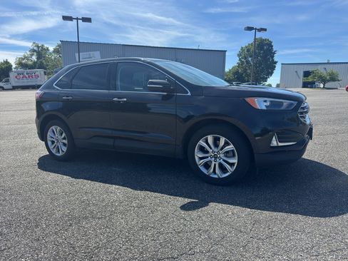 Used 2024 Ford Edge Titanium AWD/4WD image 2