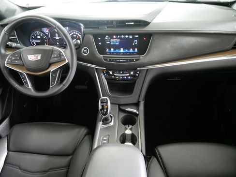 Used 2018 Cadillac XT5 Platinum w/ Driver Assist Package AWD/4WD image 10
