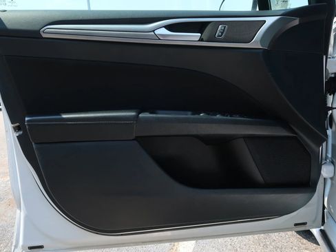 Used 2019 Ford Fusion SE FWD image 45