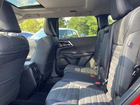 New 2025 Mitsubishi Outlander SE image 12