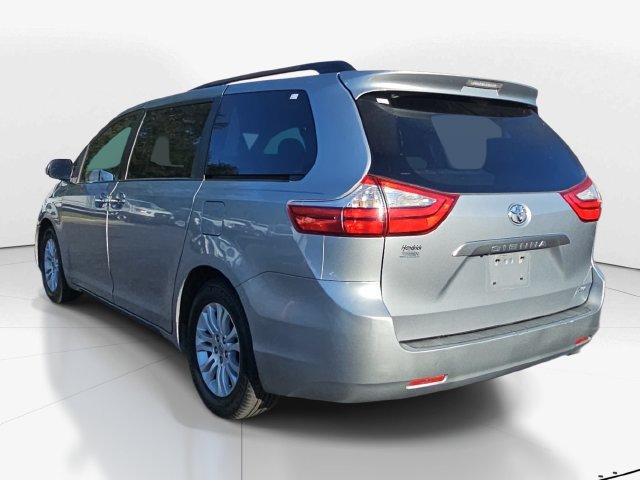 Used 2016 Toyota Sienna XLE FWD image 5