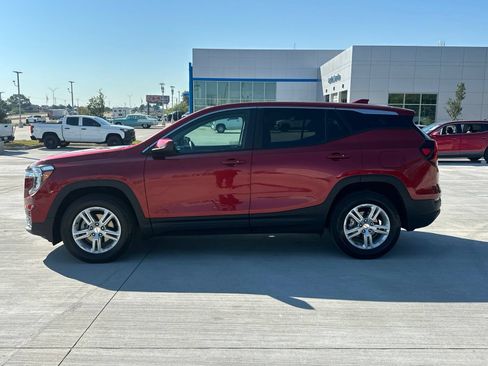 Used 2024 GMC Terrain SLE AWD/4WD image 2