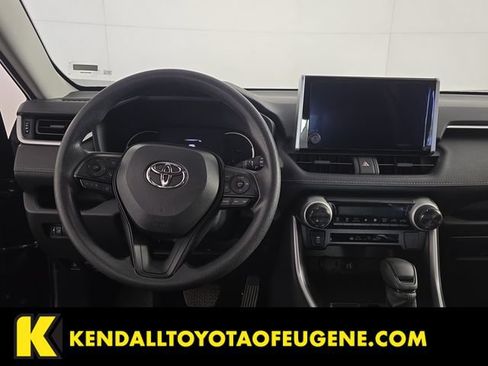Used 2025 Toyota RAV4 XLE AWD/4WD image 11
