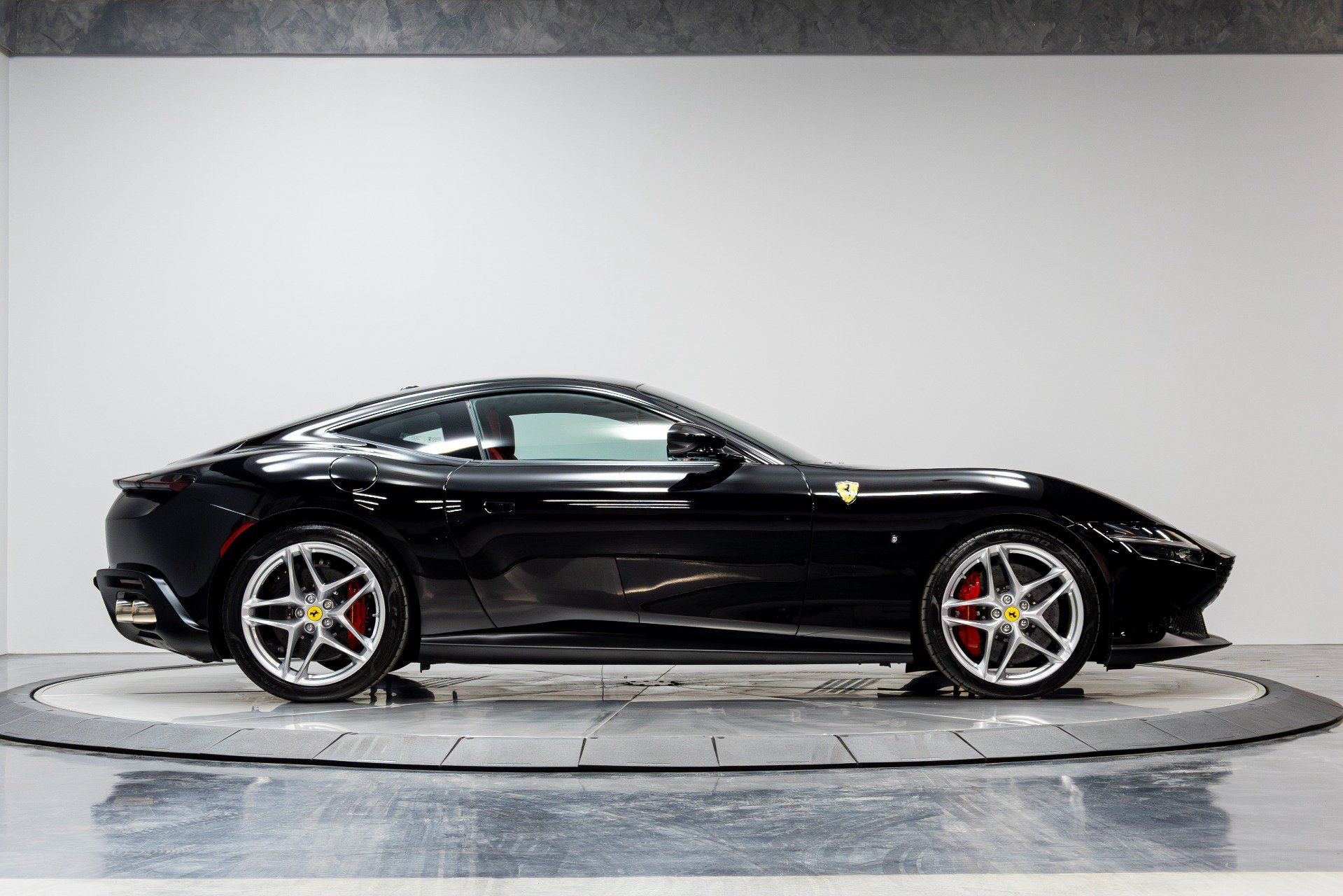 Used 2022 Ferrari Roma RWD image 19