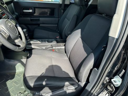 Used 2012 Toyota FJ Cruiser 4WD w/ Upgrade Pkg image 15