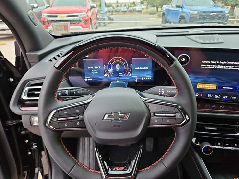 Used 2026 Chevrolet Traverse RS FWD image 23