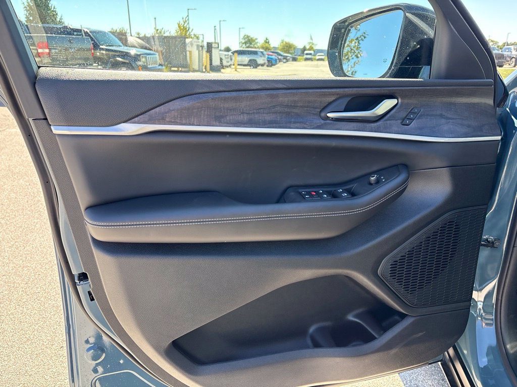 New 2027 Jeep Grand Cherokee Limited AWD/4WD image 9