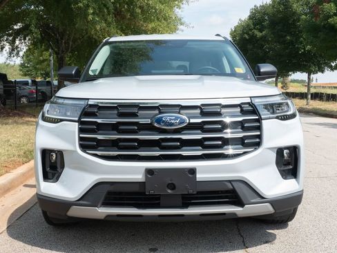 Used 2025 Ford Explorer Active w/ Active Comfort Package RWD image 3