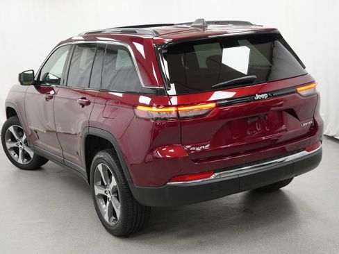 Certified 2025 Jeep Grand Cherokee Limited AWD/4WD image 12
