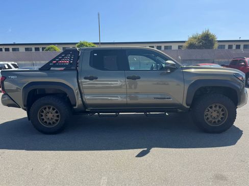 Used 2024 Toyota Tacoma TRD Off-Road w/ TRD Off Road Upgrade Package AWD/4WD image 3