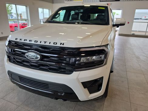 Used 2023 Ford Expedition Limited AWD/4WD image 2