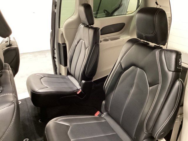 Used 2023 Chrysler Pacifica Touring-L FWD image 26