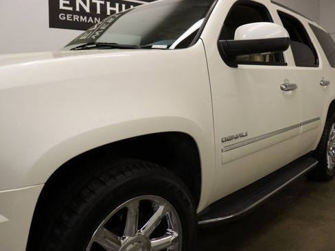 Used 2011 GMC Yukon Denali AWD/4WD image 9