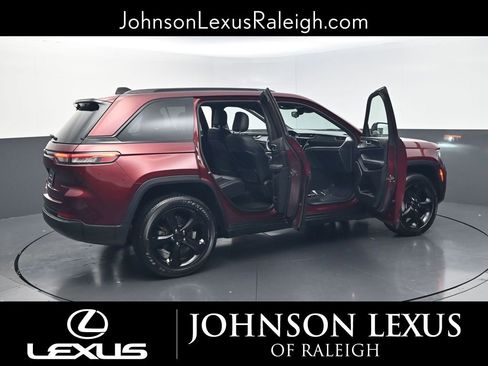 Used 2022 Jeep Grand Cherokee Altitude image 30