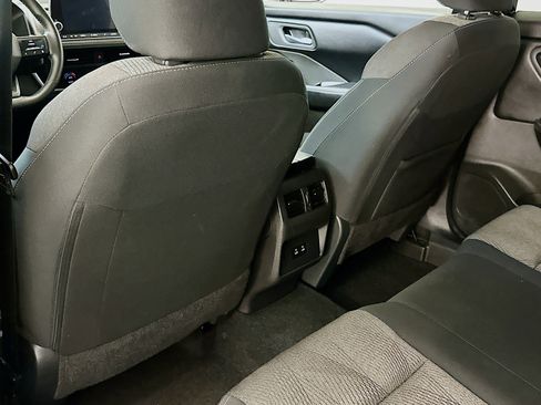 Used 2025 Nissan Rogue SV image 27