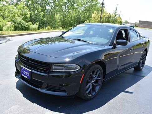 Used 2021 Dodge Charger SXT w/ Blacktop Package RWD image 9
