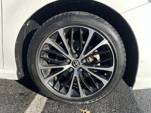 Used 2018 Toyota Camry L image 5