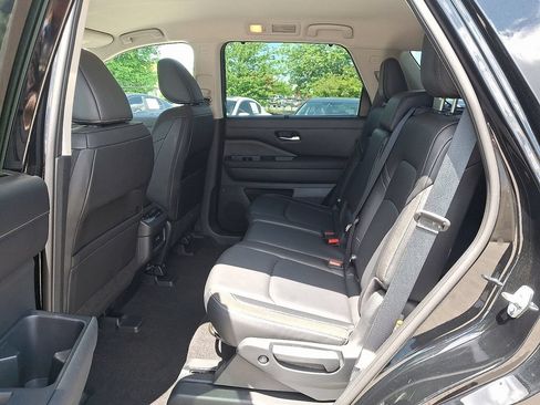 Used 2024 Nissan Pathfinder SL AWD/4WD image 10