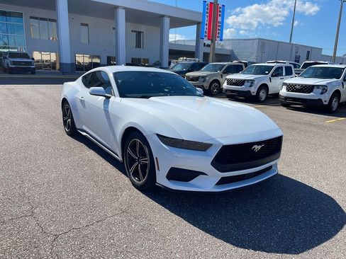 Certified 2025 Ford Mustang Coupe image 4
