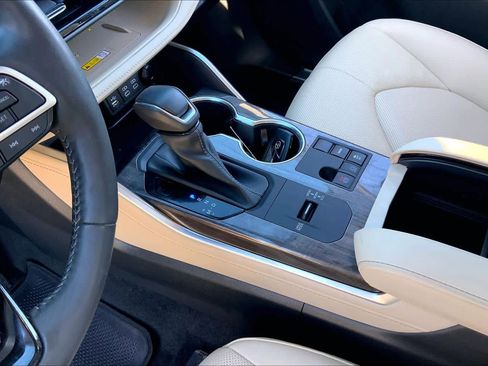 Used 2023 Toyota Highlander Limited image 17